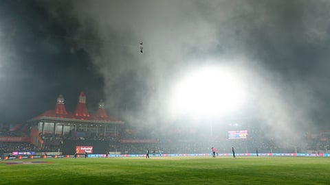 Fog interrupts IND-NZ clash, play resumes after around 10 mins of game time loss