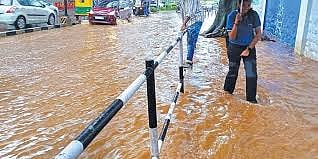 Heavy rains lash Kerala, orange alert in 4  districts ,Thiruvananthapuram flooded