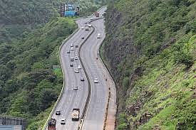 Six-hour block on Mumbai-bound corridor of Mumbai-Pune Expressway for railway project
