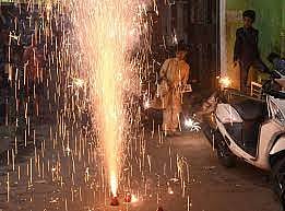 Bombay High Court Limits Diwali Firecracker Bursting Time to 2 Hours: 8 pm to 10 pm