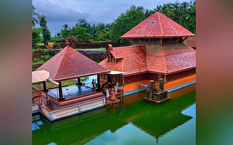  The Mahavishnu temple is located at Ananthapura near Kumbla in the northern Kerala district of Kasaragod. 