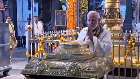 PM Modi offers prayers at Lord Krishna temple in Guruvayur 