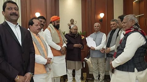 Nitish stakes claim to form govt