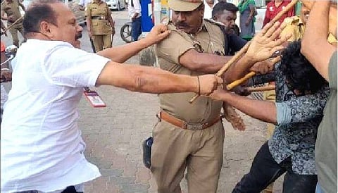 Kerala Chief Minister Pinarayi Vijayan's gunman and security officer accused of beating up two Youth Congress activists at Alappuzha during the 'Nava Kerala Sadas'.