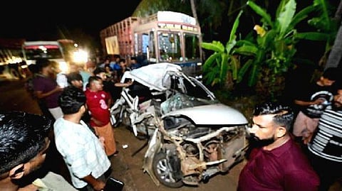 Kerala: Five including child die in car-lorry collision 