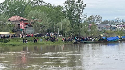 Boat capsized in Jhelum river