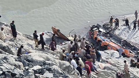 28 people killed as bus plunges into ravine in Pakistan  