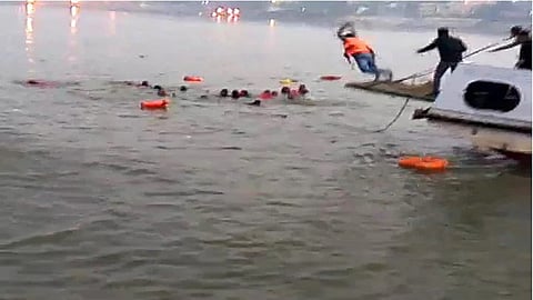 Boat capsizes in Ganga, Bihar