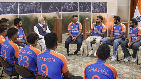 PM Modi with Indian cricket team