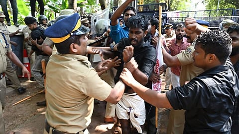 SFI march to Kerala raj bhavan