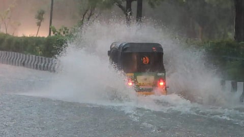 Heavy rain continues to lash Himachal Pradesh, 338 roads closed  