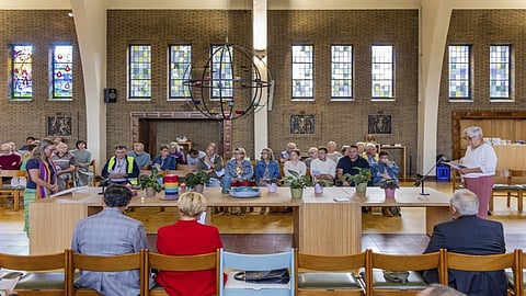 Holy host and wedding blessing by laity catholic woman, a challenge Pope Francis faces during his visit of Belgium