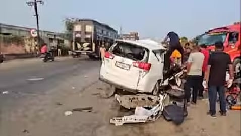 7 persons killed as car rams into trailer truck in Gujarat's Sabarkantha