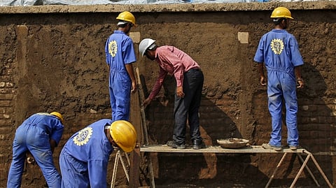 Govt hikes minimum wage rates for workers up to Rs 1,035 per day