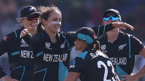 New Zealand increase pressure on India with thumping win over Sri Lanka