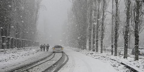 As skies clear up, mercury drops across Kashmir   
