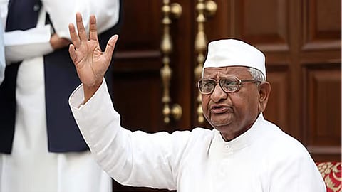 Anna Hazare discharged from hospital in Mumbai