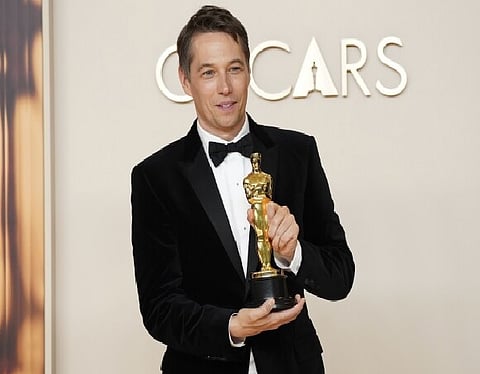  Sean Baker won best director at the Oscars on Sunday for “Anora,” bookending a dominant awards season for the American filmmaker whose stories seek to humanise sex workers and immigrants.
