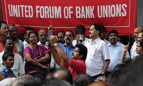 Bank unions  announce strike