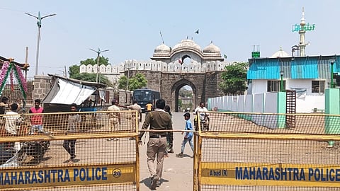 Security beefed up at Aurangzeb's grave, furnishing IDs mandatory for visitors 