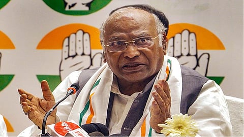 Govt must take resolute diplomatic actions to de-hyphenate India, Pakistan on global stage