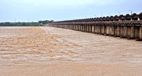 Sir Arthur Cotton Barrage in East Godavari receives 7.38 lakh cusecs of floodwater