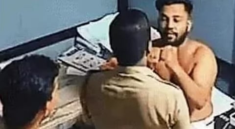 Congress takes out protest march to police official's house