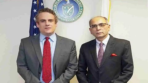 Discusses energy trade and ties 