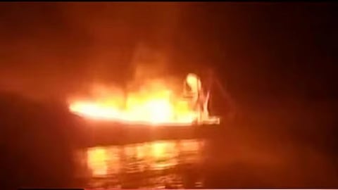 Fishing boat burns down in  Azhikkal harbour 