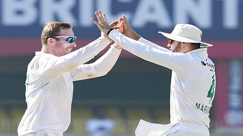 India struggle to reach 90 for 5 at tea