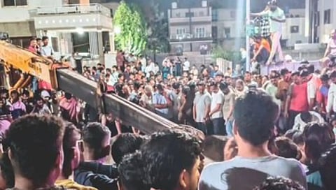 Nine of family killed as car falls into well in Nashik district 