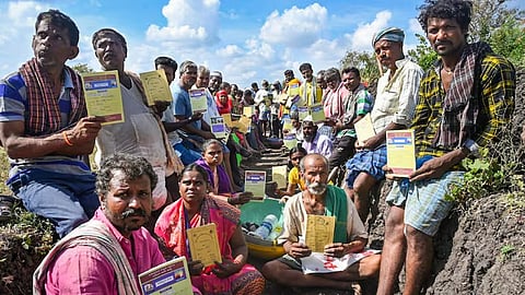 Farmers employed under the MGNREGA scheme, at Kusugal village in Dharwad district. 