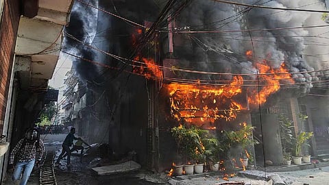 18 killed in fire in south Delhi restaurant