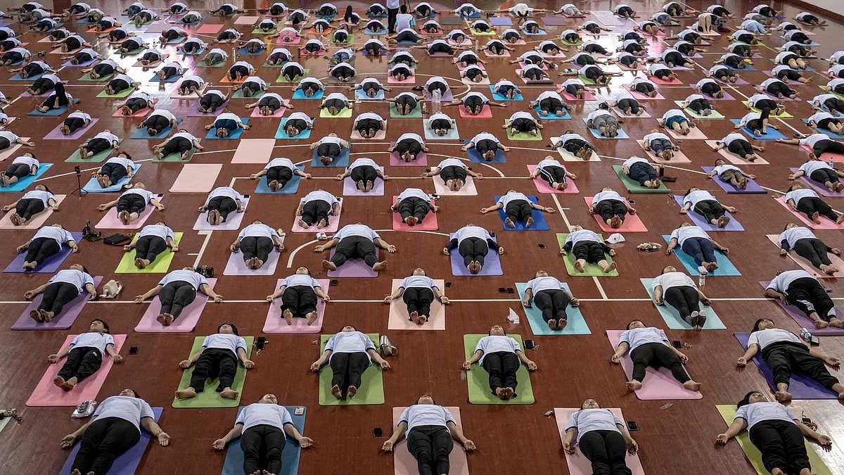 Thousands Mark International Day of Yoga Worldwide Under 'Yoga for Healthy Ageing' Theme