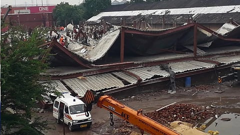 Kolkata warehouse collapse toll rises to 10, Army radar deployed as search enters second day