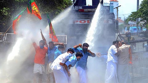 Yuva Morcha protest near Kerala Assembly