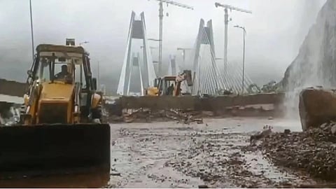 Traffic on Pune-Mumbai Expressway and old highway suspended after heavy rains