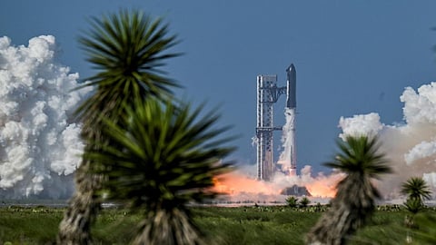 SpaceX launches Starship on another test flight, this time with the most advanced Starlinks