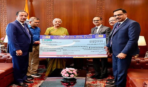 LIC OF INDIA HANDS OVER DIVIDEND CHEQUE TO GOVERNMENT OF INDIA