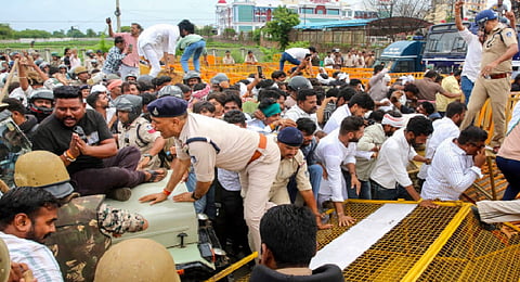 Talks with MP farmers on moong MSP inconclusive; protest disrupts traffic in Bhopal 