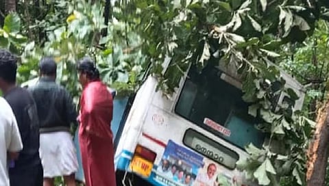 KSRTC bus falls into gorge in Kerala's Palakkad, several injured 