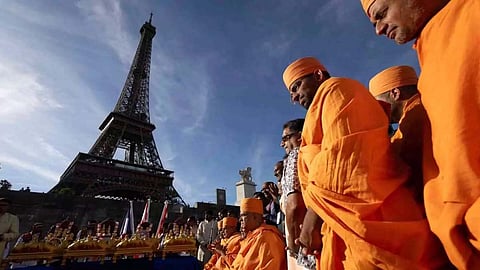 Eiffel Tower shut by staff protest
