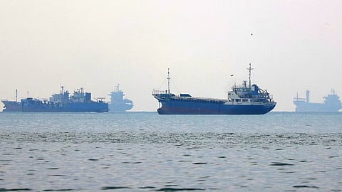 US strikes Iranian tankers after more attempted missile attacks on Navy warship