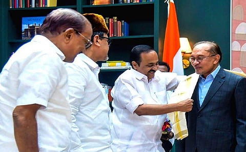 Malaysia PM Anwar Ibrahim meets Keralam CM