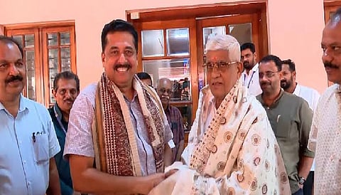 Keralam Education Minister Samsudheen visits NSS headquarters, meets Sukumaran Nair 