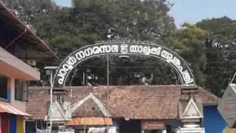 DYFI marches to Paravur taluk hospital over decayed body