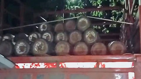 Oxygen cylinder falls from moving lorry, kills man in Keralam