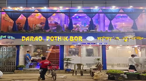 Darao Pothik Bor A renowned  restaurant  near Kolkata Dumdum   Station