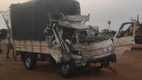 Eight devotees killed in road accident near Mantralayam in Andhra ...