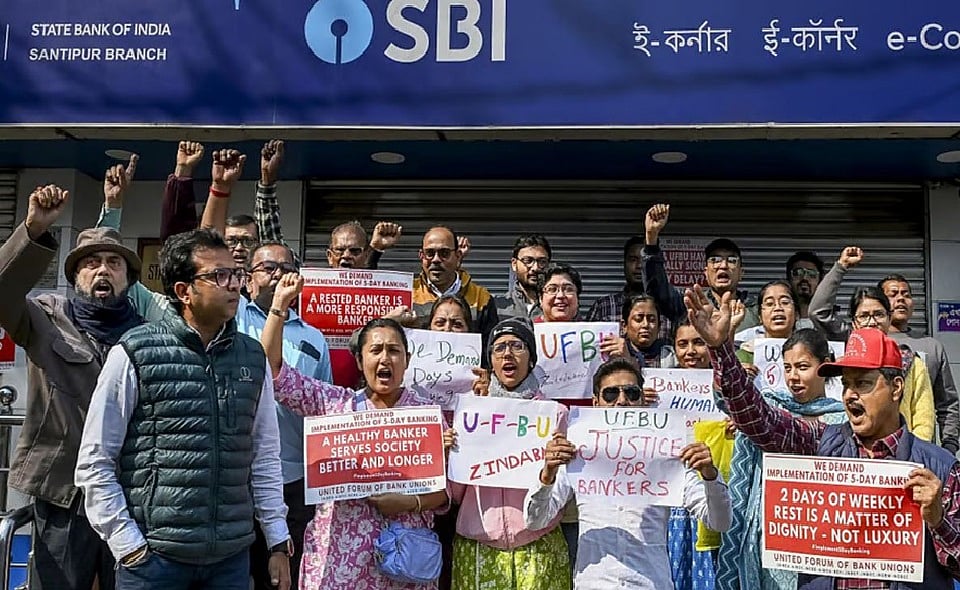 SBI staff union defers strike, branches to function normally on May 25, 26